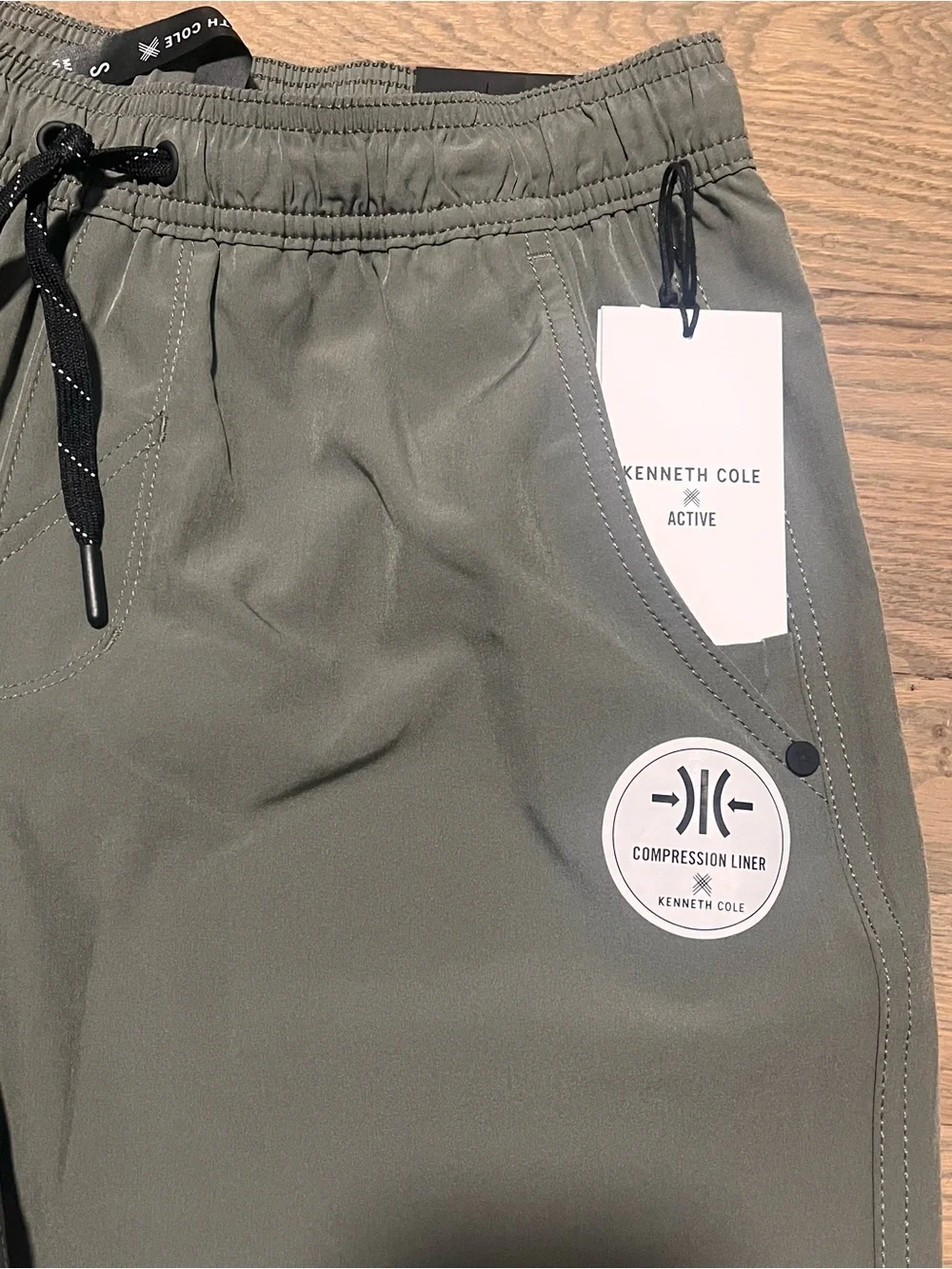 Kenneth Cole Men's Climbing Ivy Athletic Shorts S Drawstring Pockets